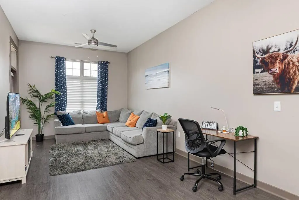 Uptown Elegance Gym, Pool, Wine Appartement Charlotte 0*,
